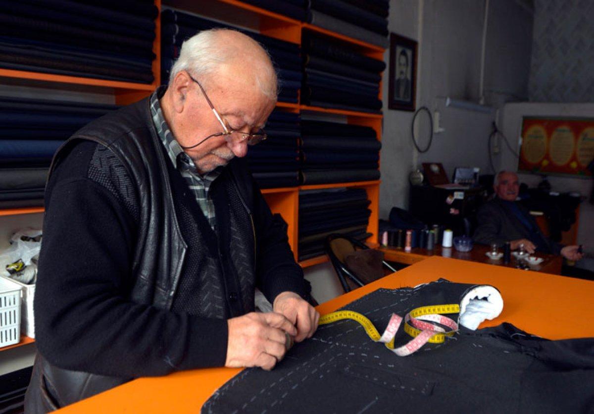 Çocuk yaşta başladı, 70 yıldır bırakmadı