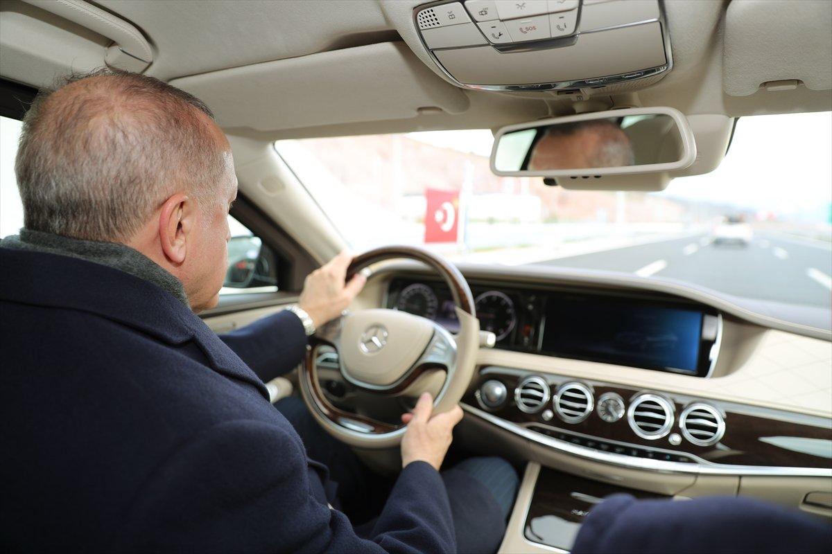 Cumhurbaşkanı Erdoğan, yeni otoyolda test sürüşü yaptı