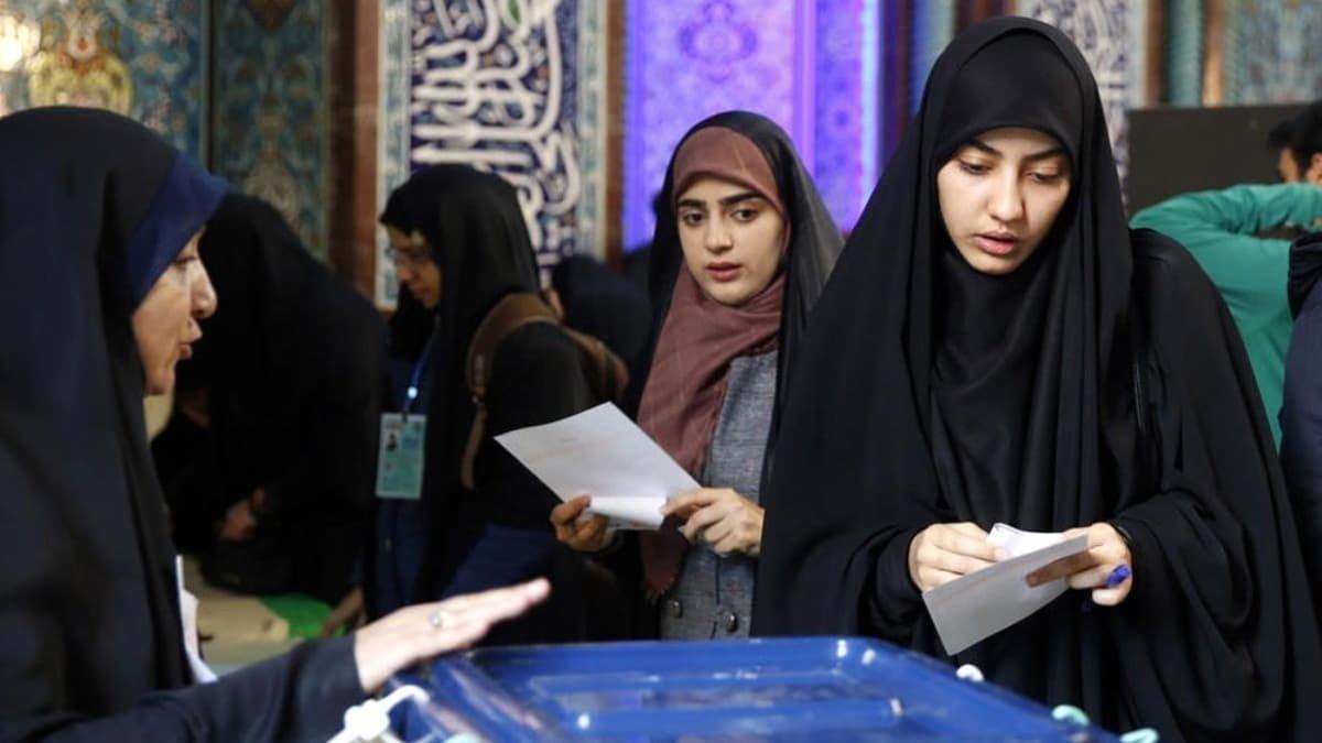 İran'da seçime katılım yüzde 42,57 oldu