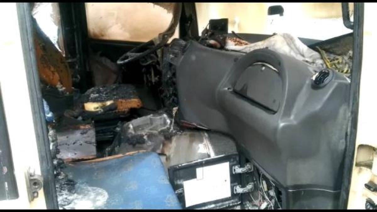 Öğrenci servisi şoförünün üzerine tiner döküp yaktı