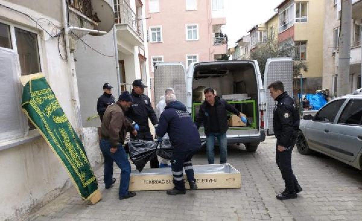 Annesine şiddet uygulayan babasını öldürdü