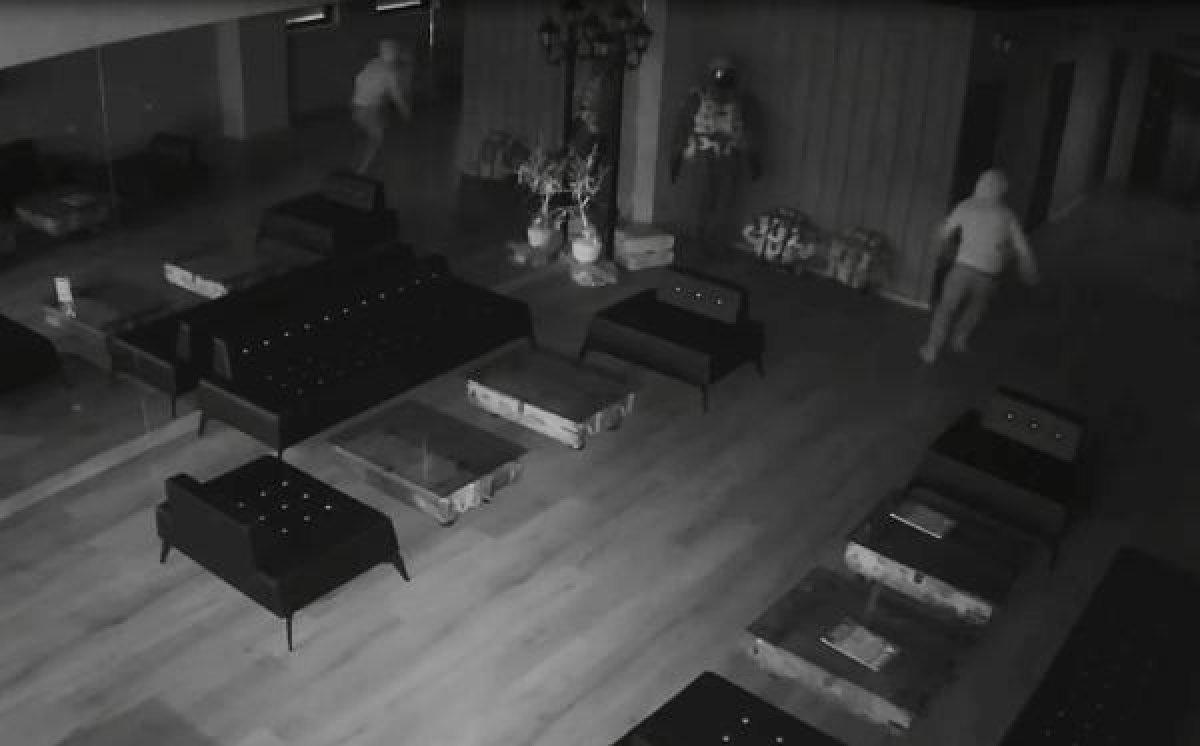 Antalya'da, aynada kendini gören hırsız panik oldu