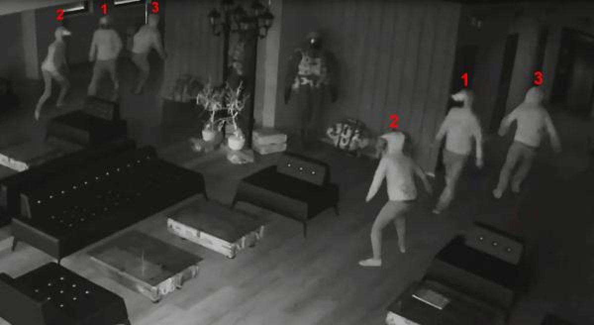 Antalya'da, aynada kendini gören hırsız panik oldu