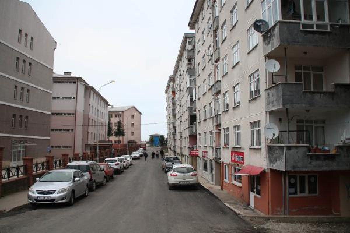 Rize'de yan yatan binalar vatandaşları korkutuyor