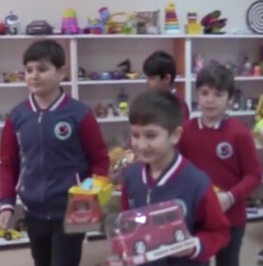 Siirtli öğrenciler oyuncaklarını depremzedelere gönderdi