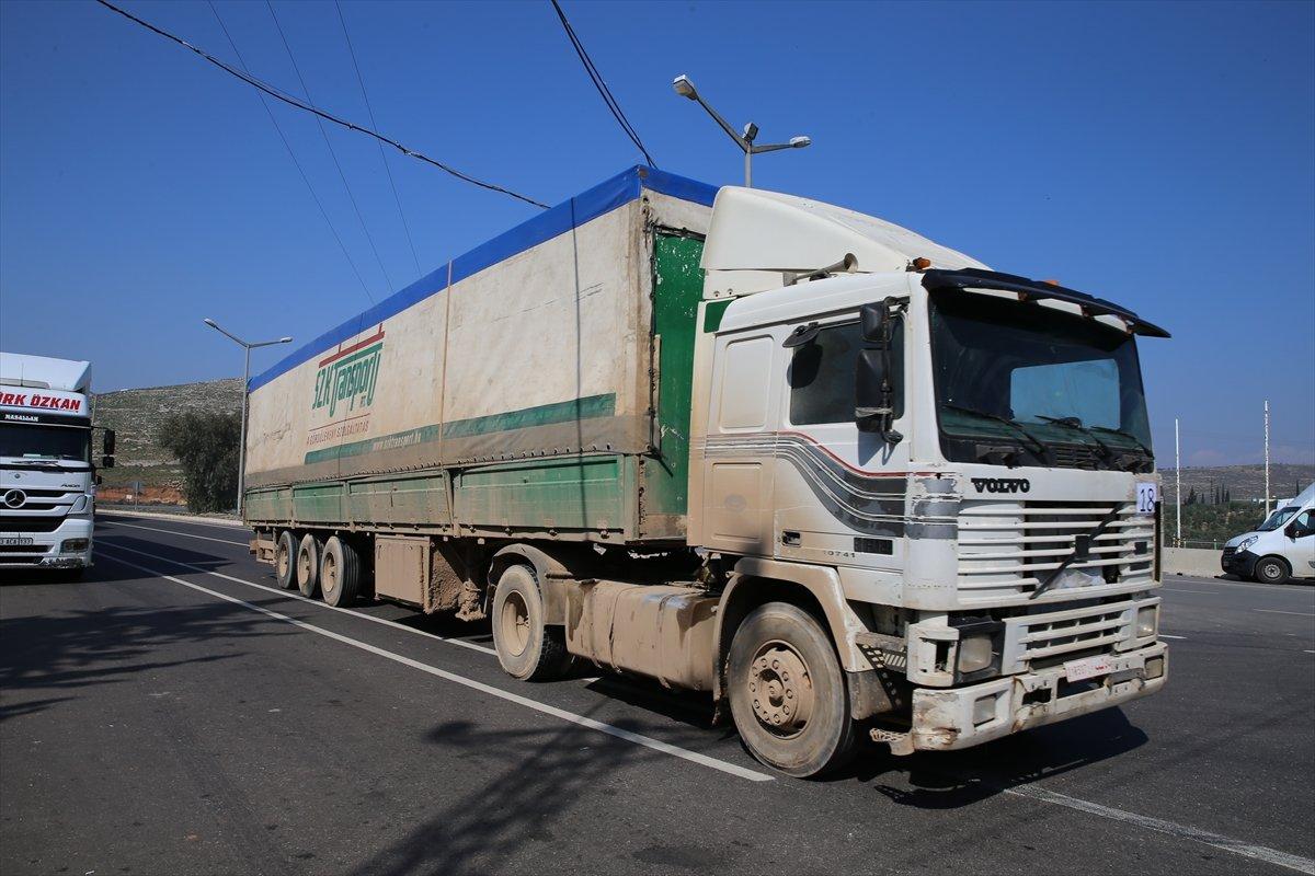 BM'den İdlib'e 21 tırlık insani yardım