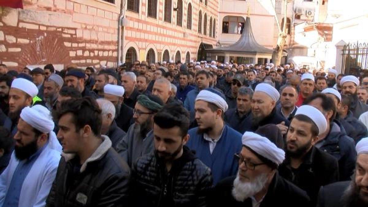 Bayrampaşa'da ağabey ile kardeşe bıçaklı saldırı: 1 ölü