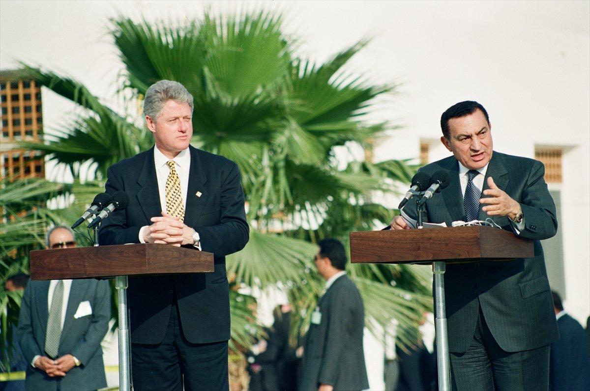 Mısır'ın devrik lideri Mübarek öldü