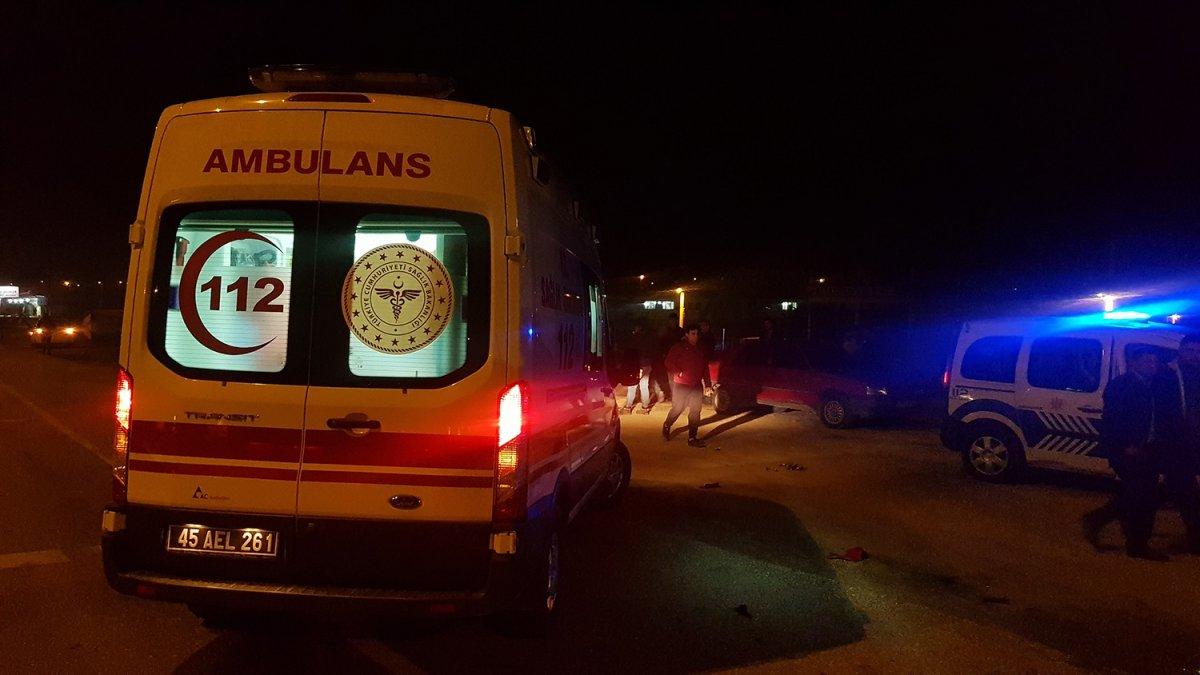 Manisa'da motosiklet tıra arkadan çarptı