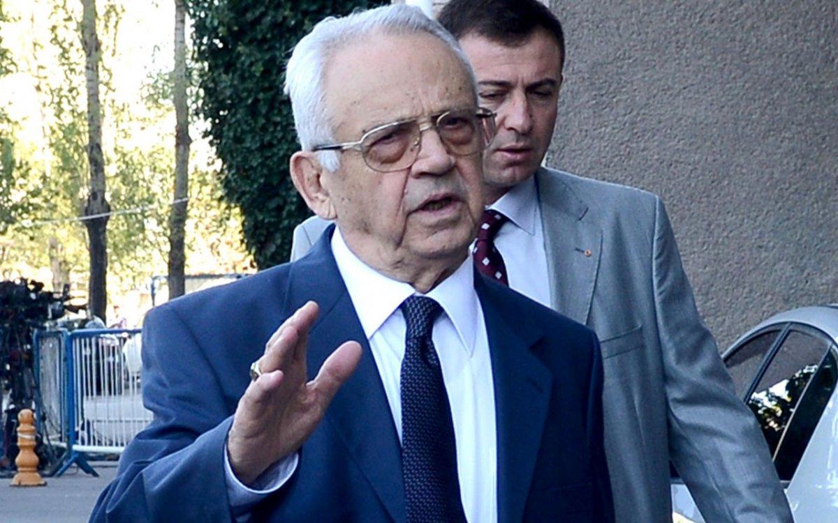 Hikmet Köksal öldü