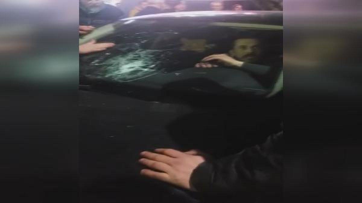 Çok sayıda araca çarpan sürücüyü polis kurtardı