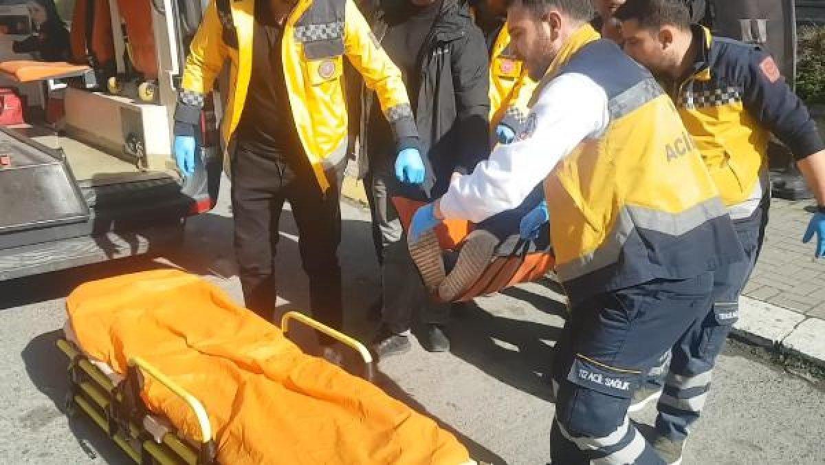 Alışveriş merkezine gelen adam karısını bıçakladı