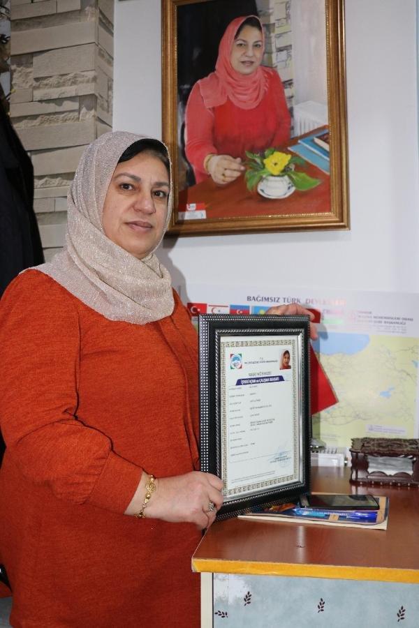 Kayseri'de 2 çocuk annesi, 5 yıldır çay ocağı işletiyor