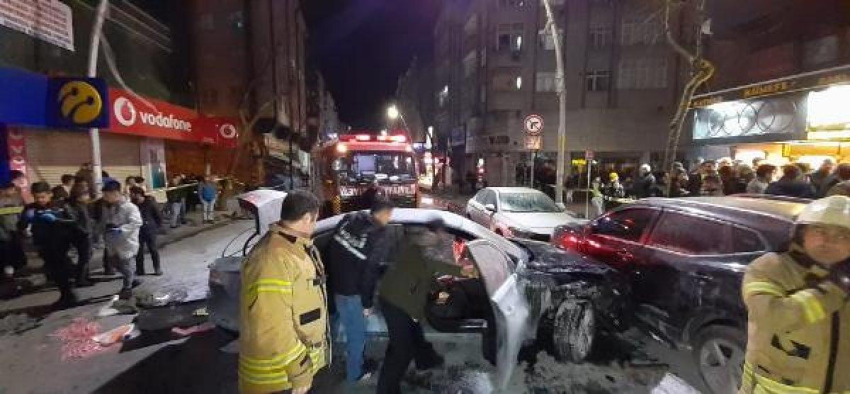 Çok sayıda araca çarpan sürücüyü polis kurtardı