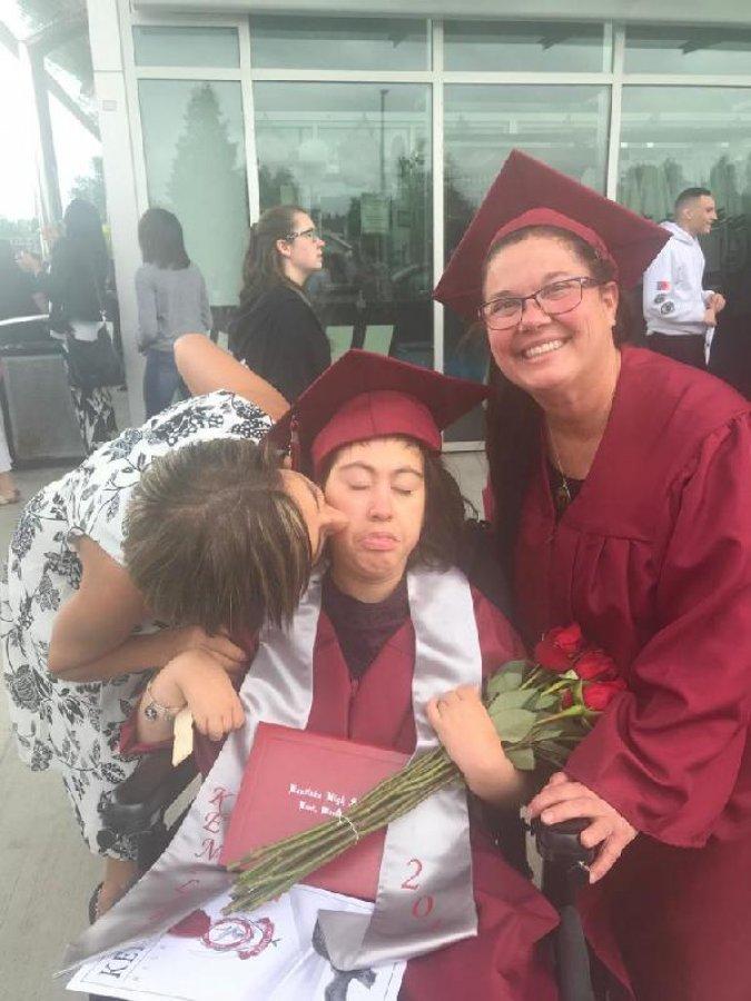 Yaşamaz denilen kızını 5 ülkeye götürdü