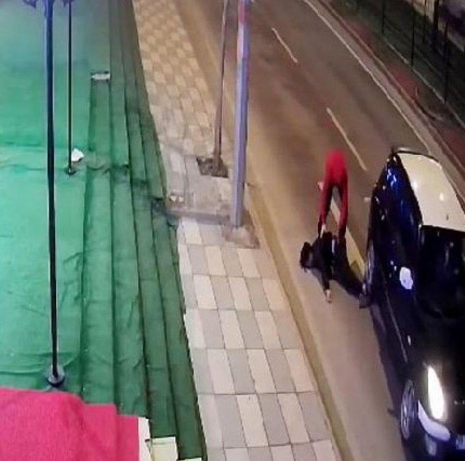 Suriyeli, otomobilin önüne atlayarak intihara kalkıştı