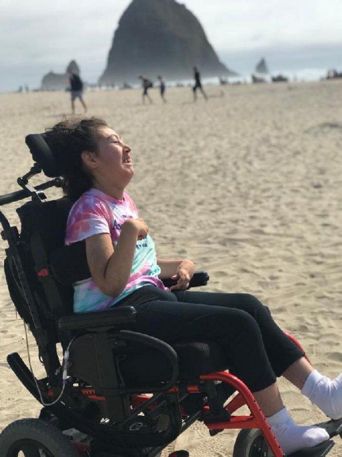 Yaşamaz denilen kızını 5 ülkeye götürdü