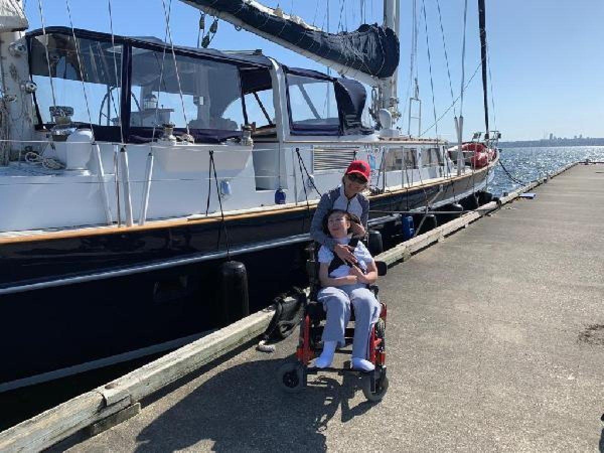 Yaşamaz denilen kızını 5 ülkeye götürdü