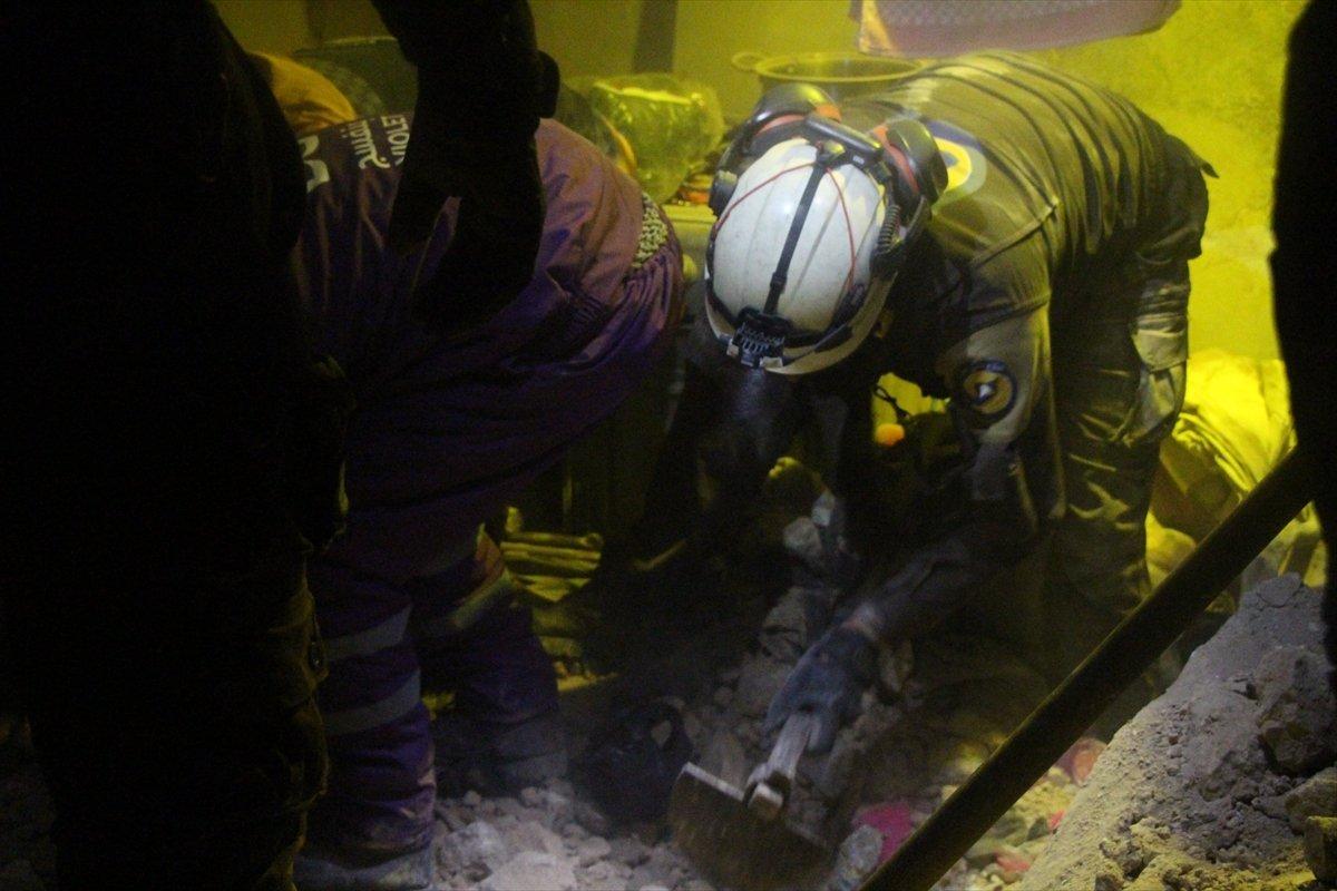 Rejimin İdlib'e saldırılarında 3'ü çocuk, 4 sivil öldü