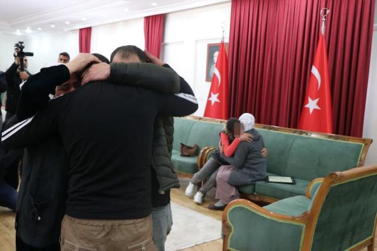 HDP önündeki iki aile daha evladına kavuştu