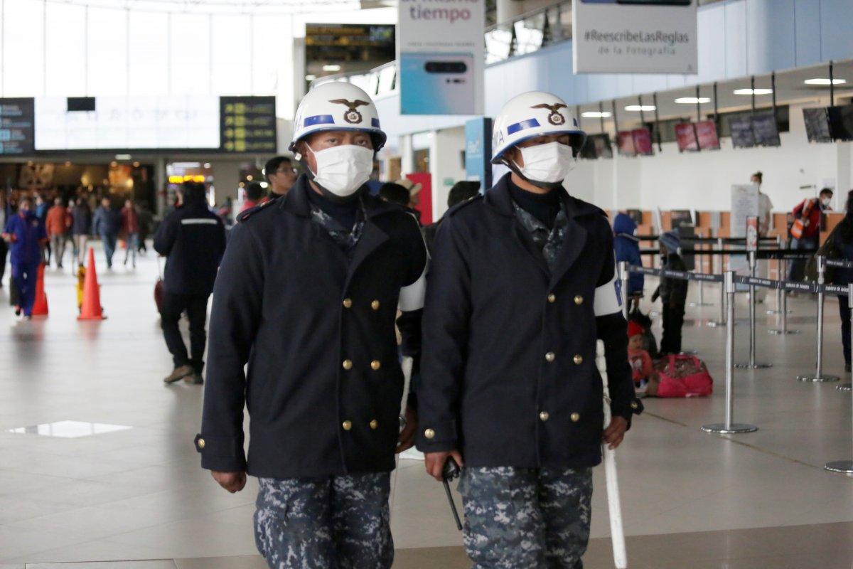 Suudi Arabistan umre ziyaretlerini askıya aldı