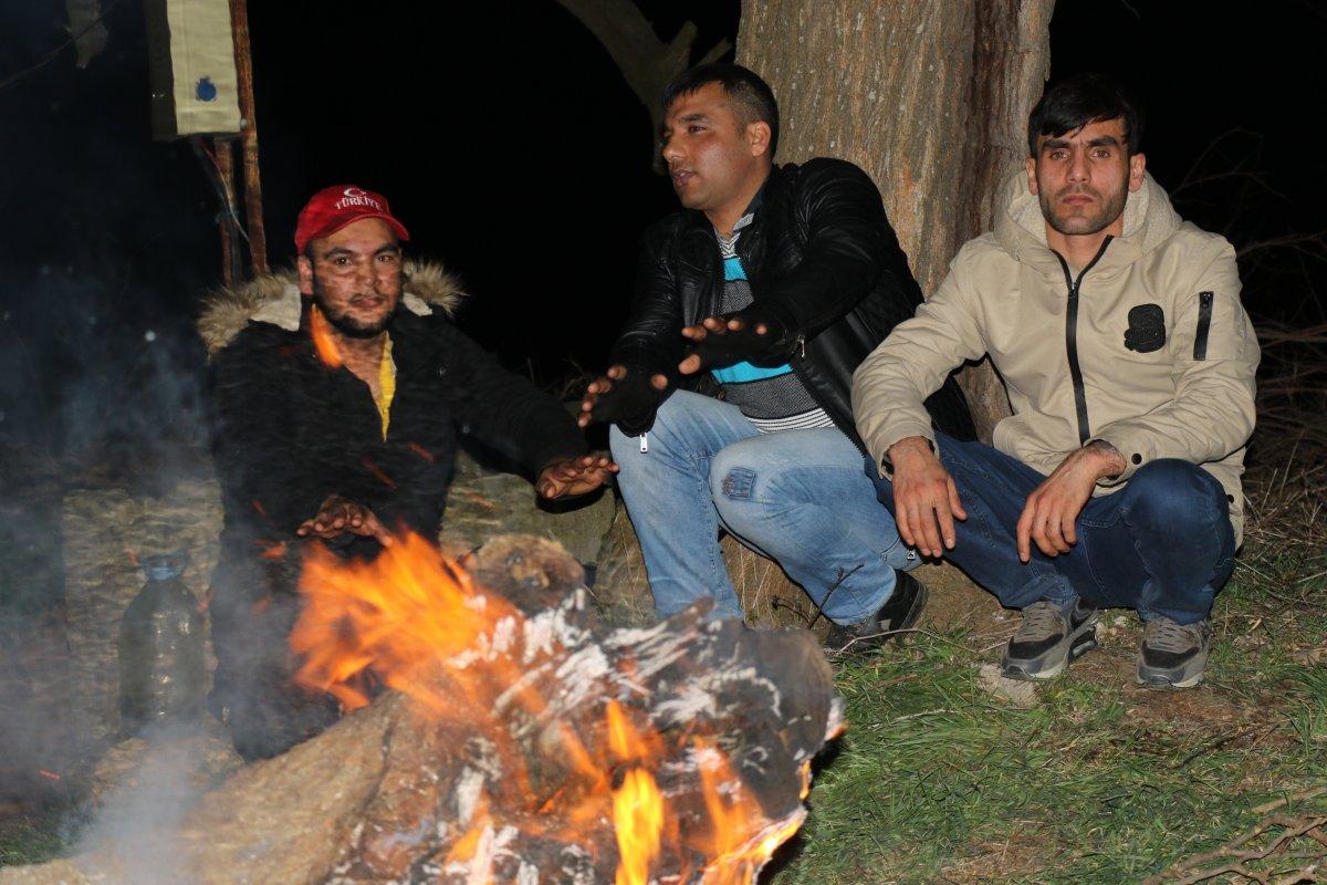 Göçmenlerin sınırdaki bekleyişi sürüyor