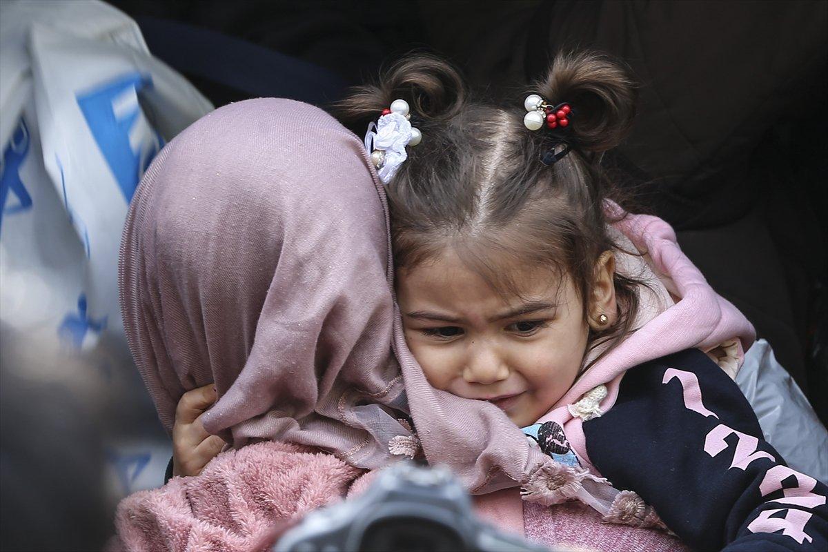 Mülteciler akın akın sınıra doğru gidiyor