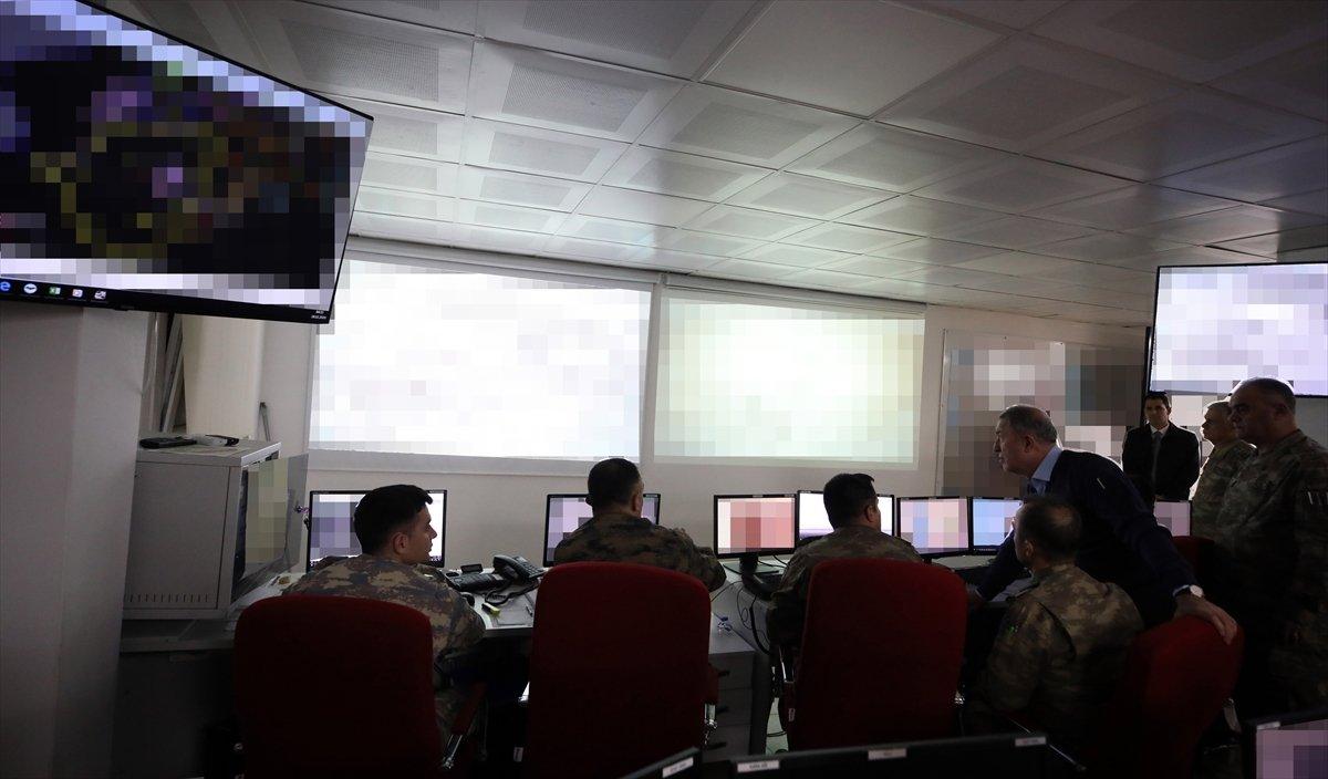 Hulusi Akar Suriye'de sıfır noktasına gitti