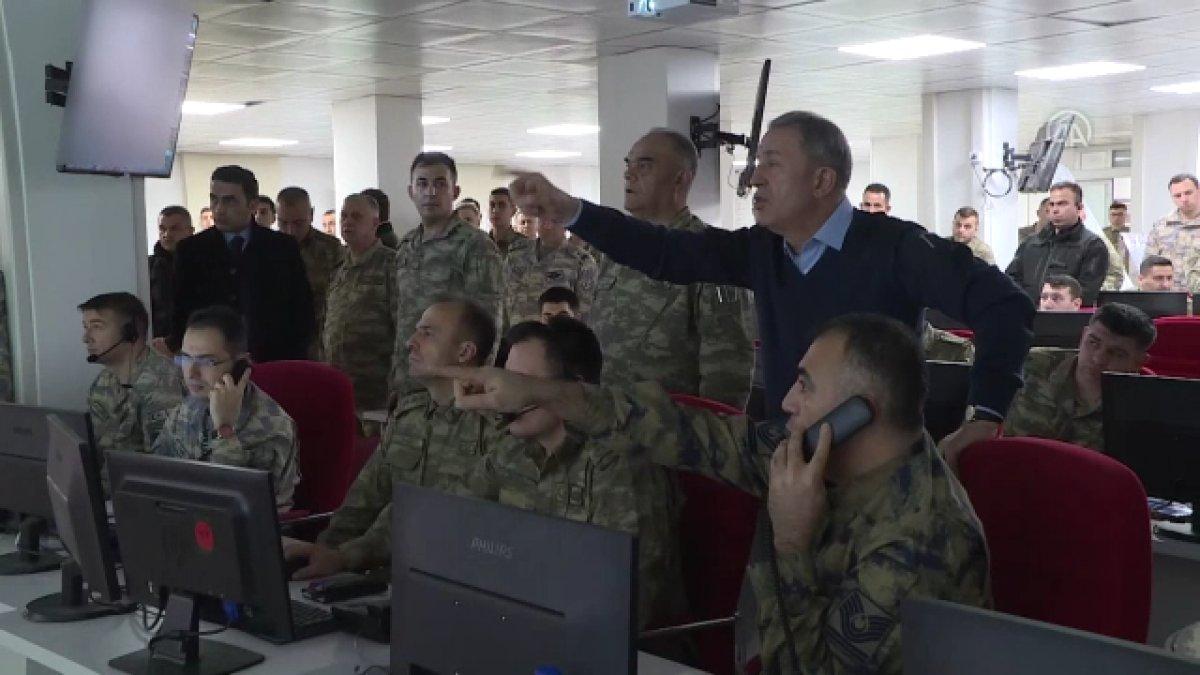 Hulusi Akar'ın komutanlara vurun emri verdiği o an