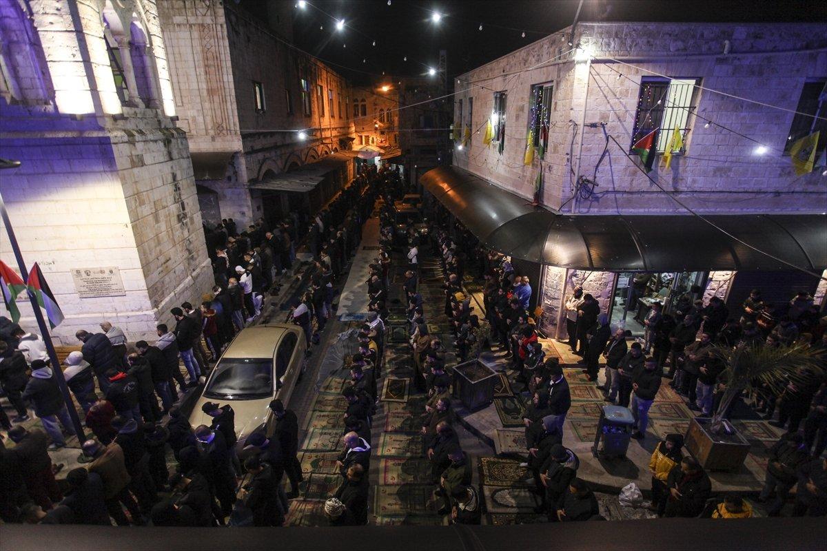 ABD'nin sözde barış planına sabah namazında protesto