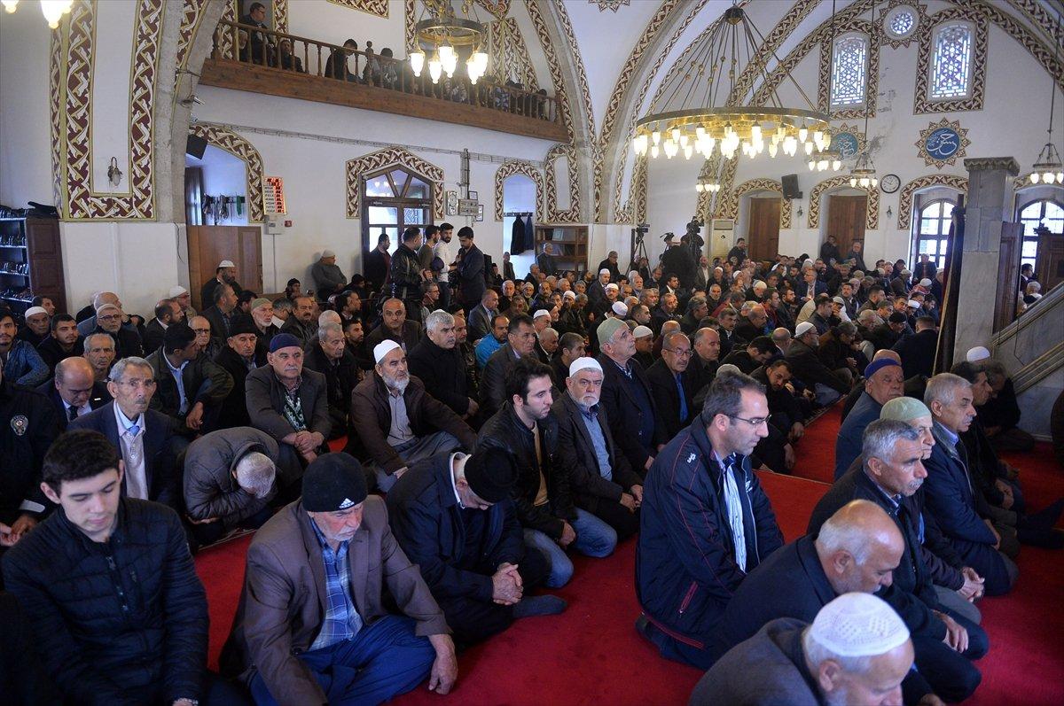 Camilerde şehitler için eller semaya kalktı