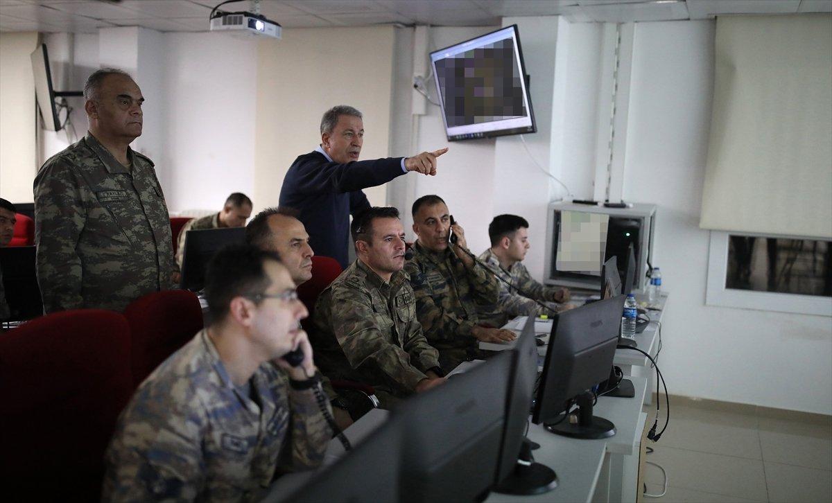 Hulusi Akar Suriye'de sıfır noktasına gitti