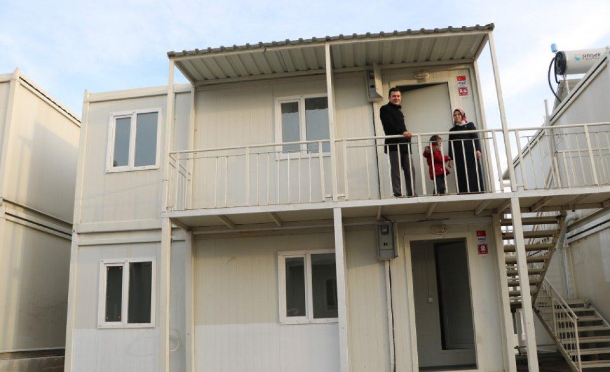 Çift katlı konteyner evler depremzedelere teslim ediliyor