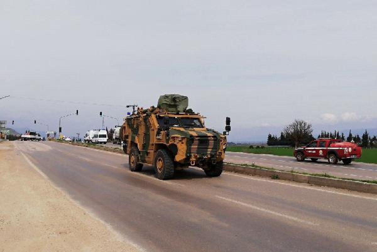 Suriye sınırına komando ve askeri araç sevkiyatı