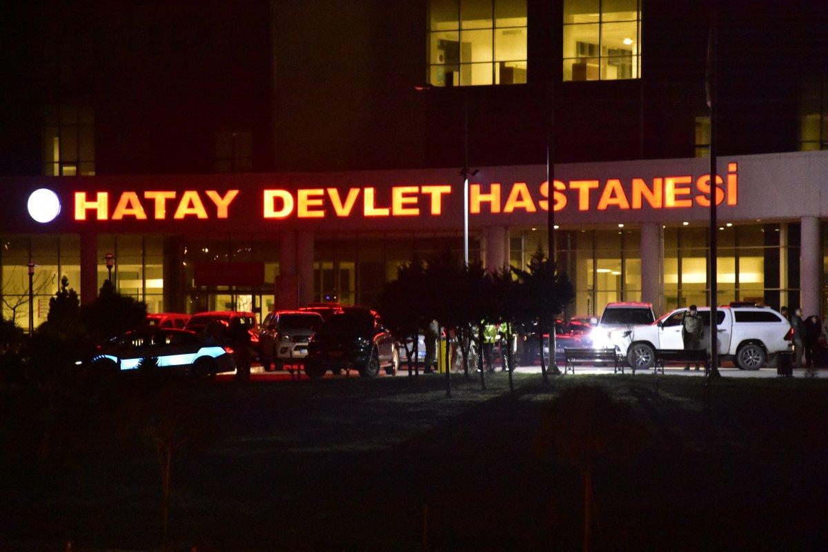 Bakan Akar'dan yaralı askerlere ziyaret