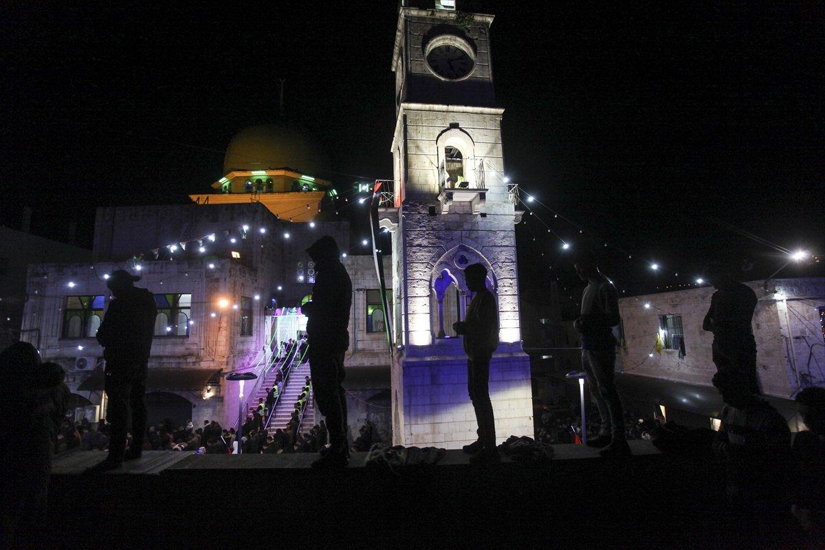ABD'nin sözde barış planına sabah namazında protesto