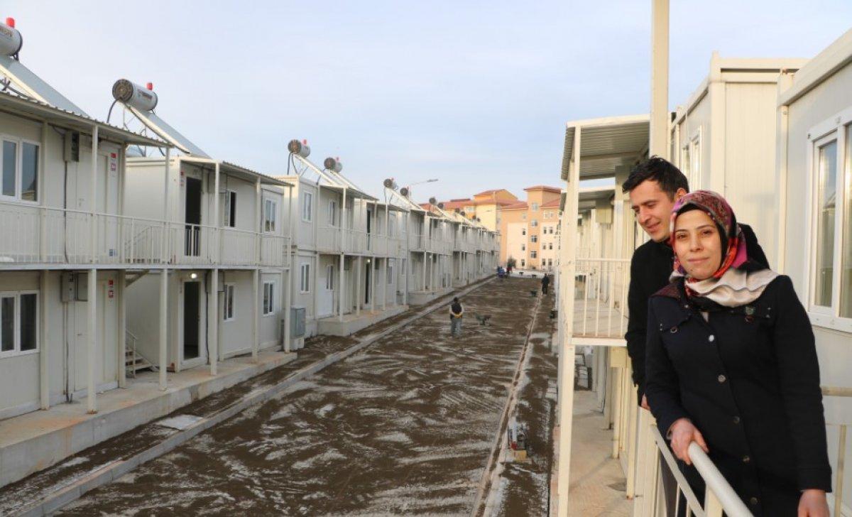 Çift katlı konteyner evler depremzedelere teslim ediliyor