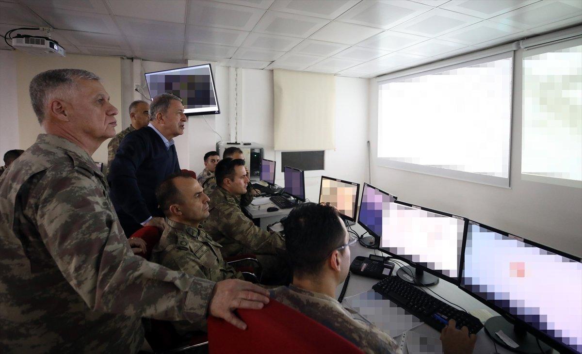 Hulusi Akar Suriye'de sıfır noktasına gitti