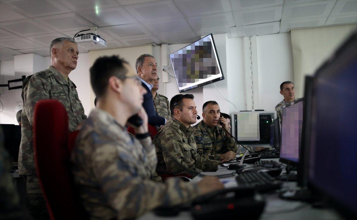 Hulusi Akar Suriye'de sıfır noktasına gitti