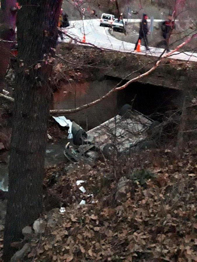 Kütahya'da bir araç dereye uçtu: 2 ölü