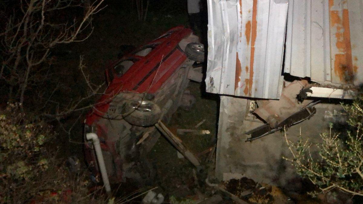 Kocaeli'de bir araç 50 metre yükseklikten şarampole düştü