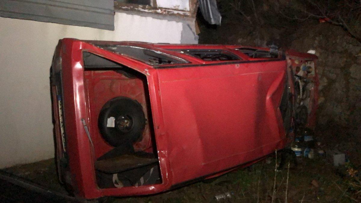 Kocaeli'de bir araç 50 metre yükseklikten şarampole düştü