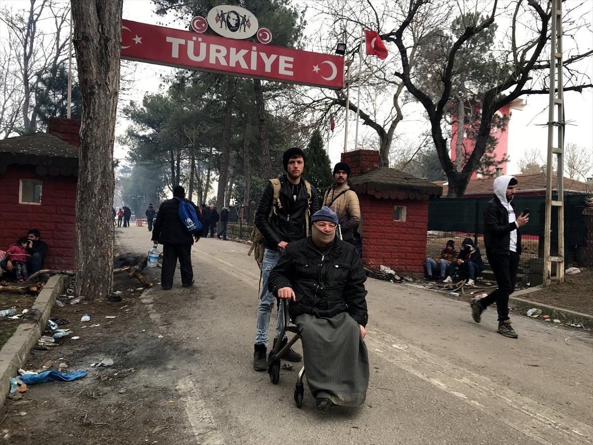 Edirne Valiliği, engelli göçmene tekerlekli sandalye verdi