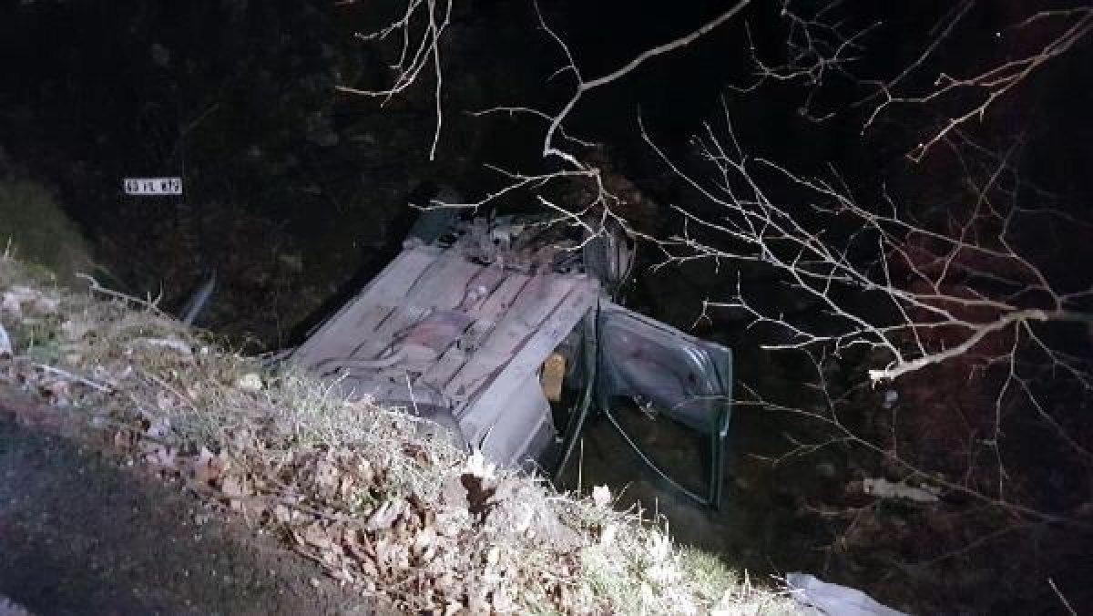 Kütahya'da bir araç dereye uçtu: 2 ölü