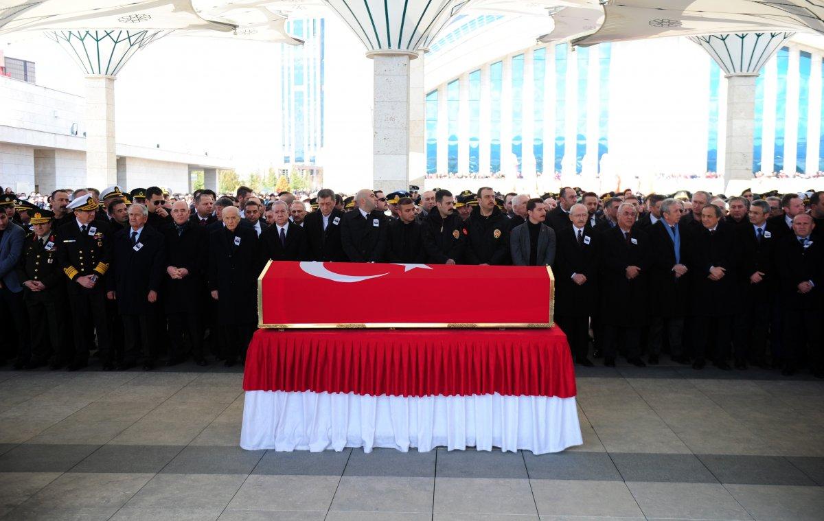 Bahçeli, Kılıçdaroğlu'nun elini sıkmadı