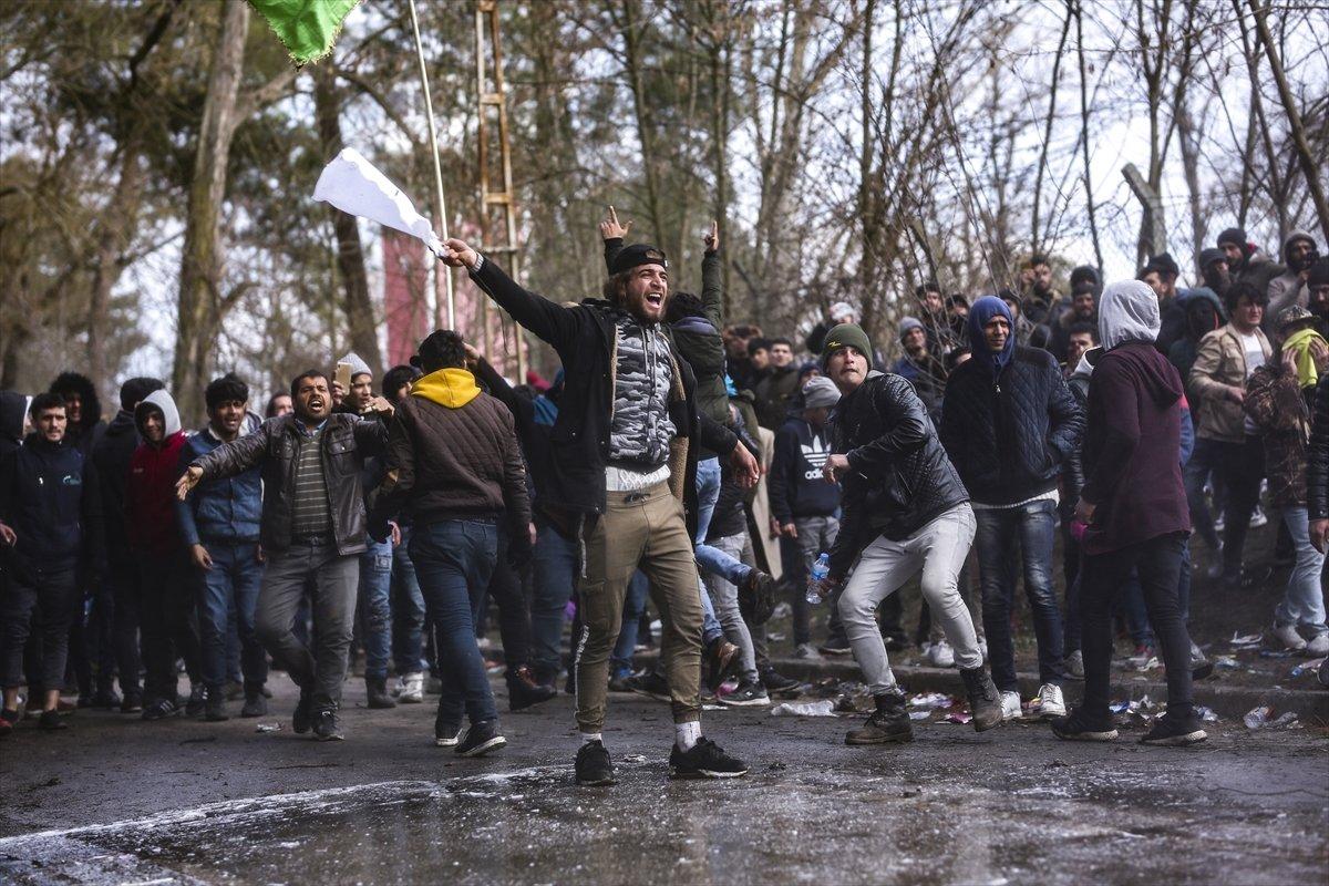 Yunan polisinden mültecilere saldırı