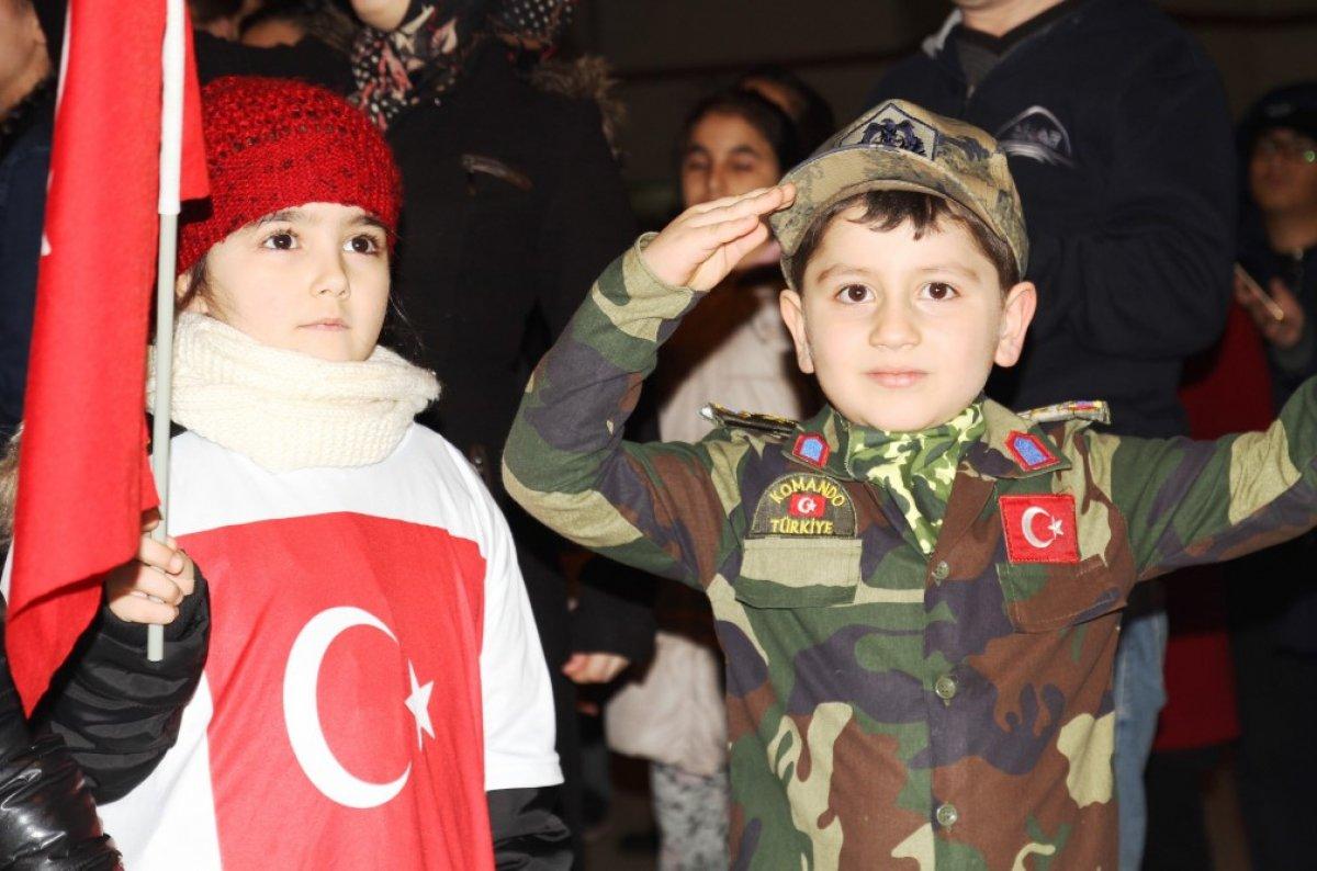 Kırıkkale'de Türk bayrağını alan sokağa koştu