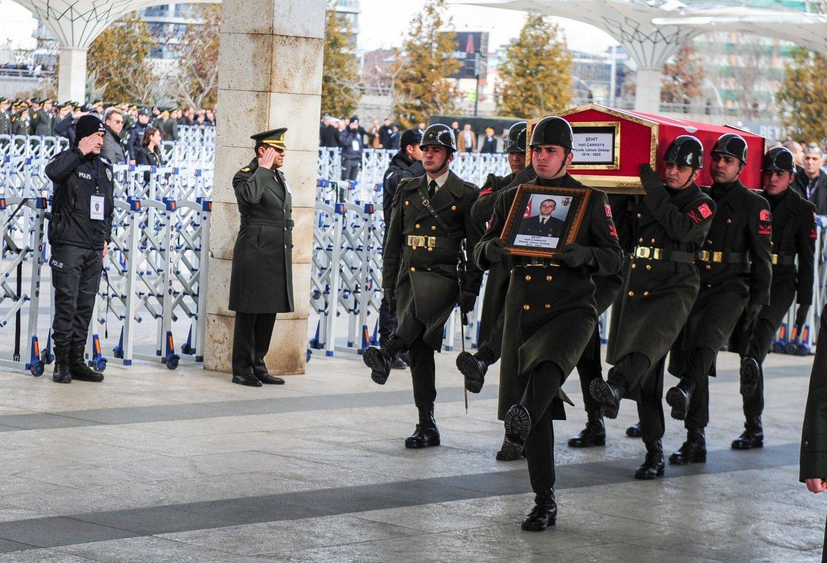 Bahçeli, Kılıçdaroğlu'nun elini sıkmadı