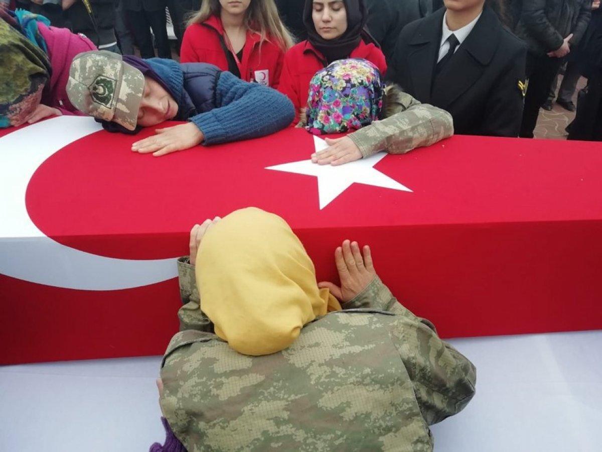 Şehit cenazesinde sosyal medya derdine düştüler