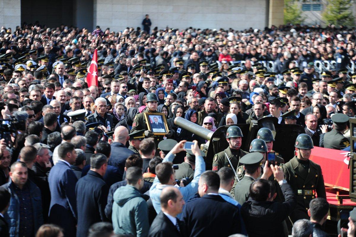 Bahçeli, Kılıçdaroğlu'nun elini sıkmadı